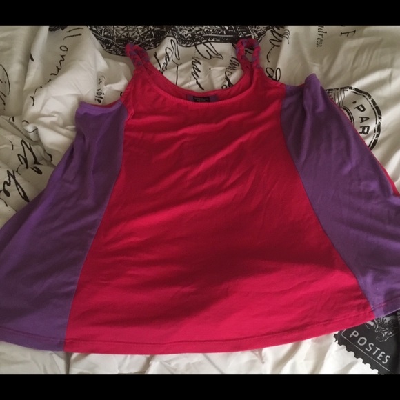 Summer tank 👗👖👚$4 items 4 for $12 when bundled - Picture 1 of 2